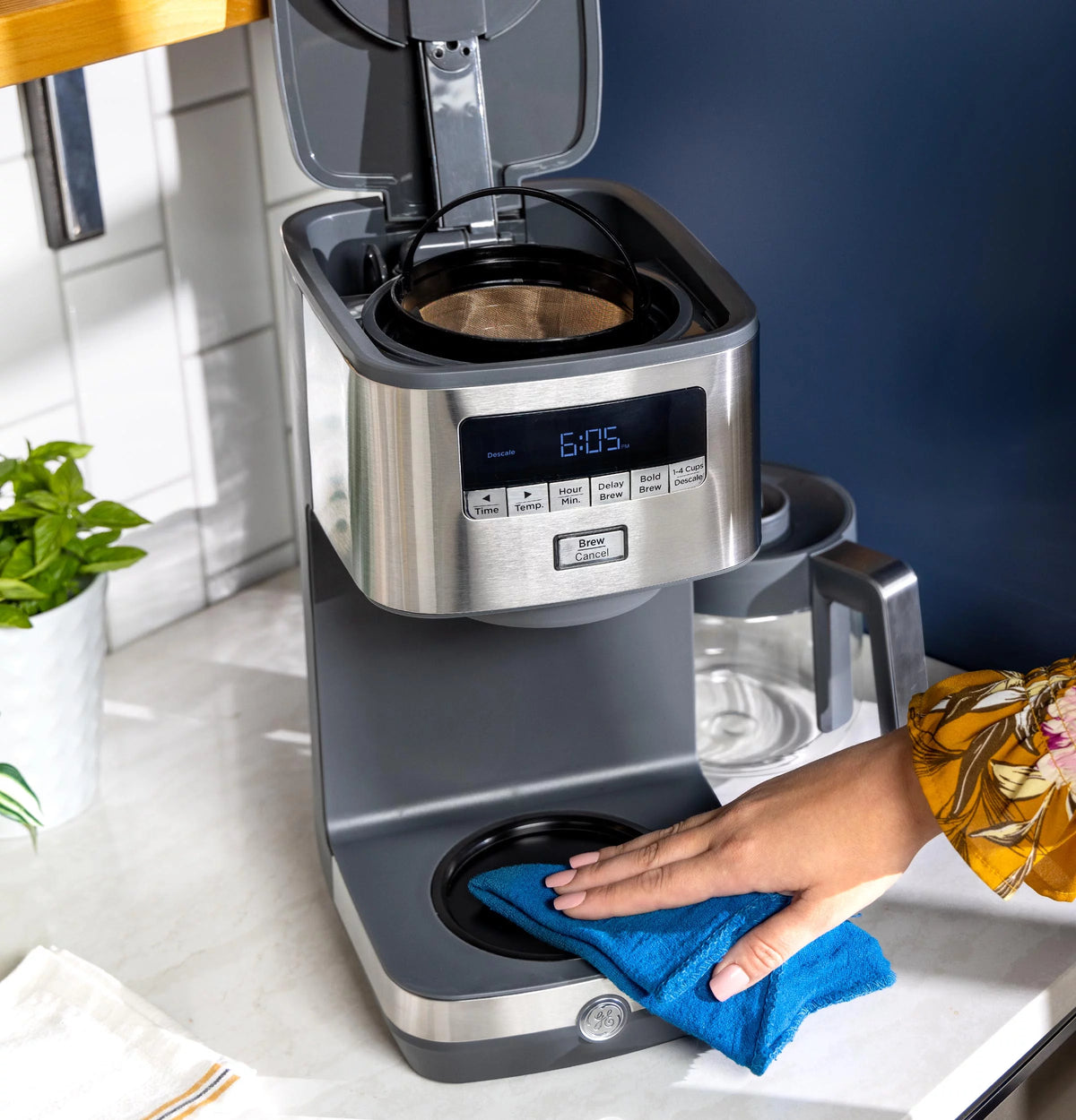 12 Cup Drip Coffee Maker with Keep Warm Plate Z7146